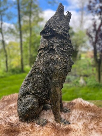 Tuinbeeld Huilende Wolf - Brons en Goud