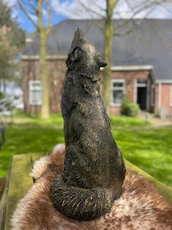 Tuinbeeld Huilende Wolf - Brons en Goud