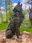 Tuinbeeld Huilende Wolf - Brons en Goud